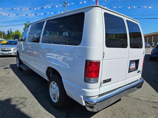 2005 Ford E350 Super Duty XL Wagon