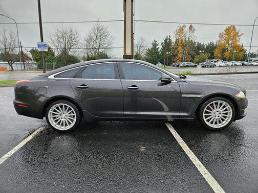 2011 Jaguar XJ Base