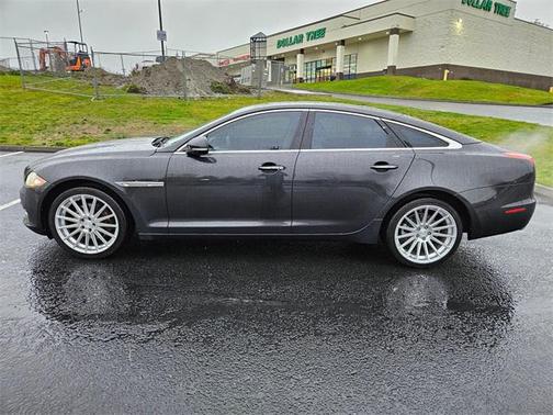 2011 Jaguar XJ Base