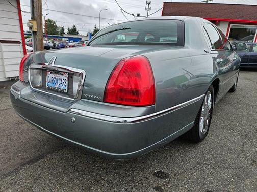 2005 Lincoln Town Car Signature