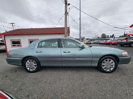 2005 Lincoln Town Car Signature