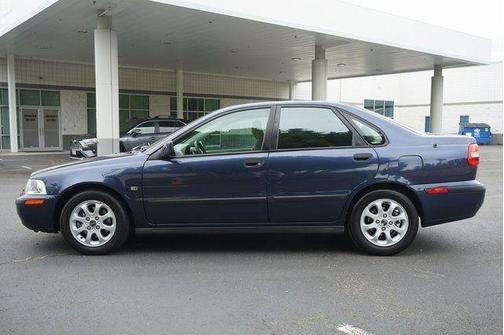 2002 Volvo S40 Base