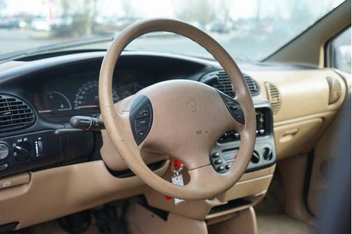 1997 Plymouth Voyager SE