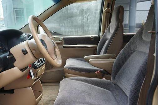 1997 Plymouth Voyager SE