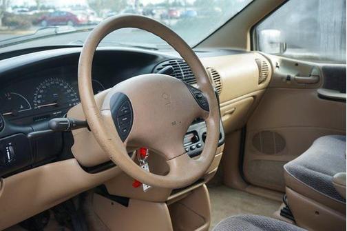1997 Plymouth Voyager SE
