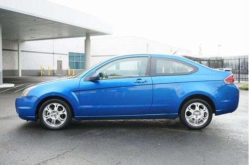 Photo 2 of 12 of 2010 Ford Focus SE