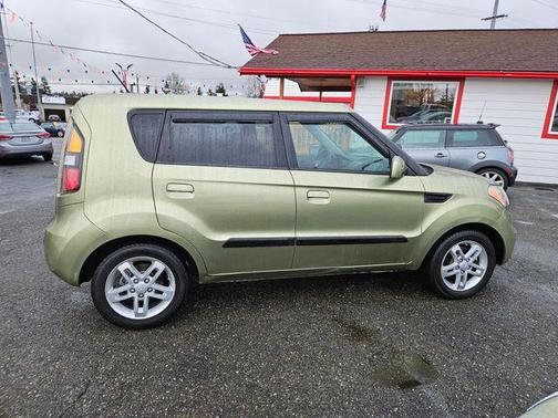 2010 Kia Soul +