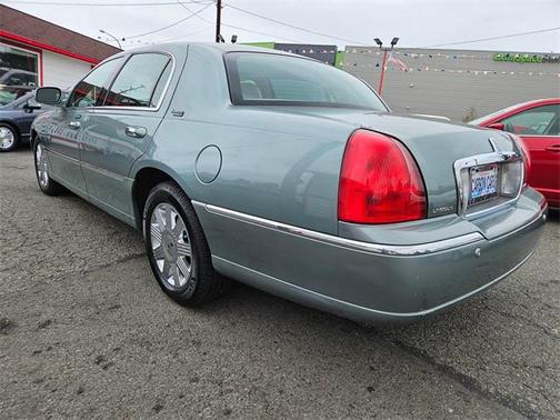 2005 Lincoln Town Car Signature