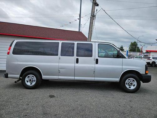 2011 GMC Savana 3500 LS