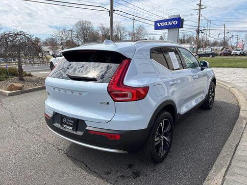 Cloud 2025 Volvo XC40 B5 Core Bright Theme