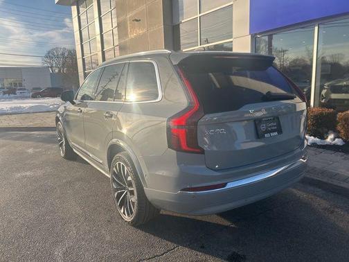 2025 Volvo XC90 B6 Plus 7-Seater