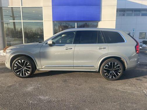 2025 Volvo XC90 B6 Plus 7-Seater