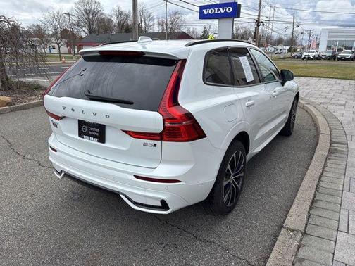 2025 Volvo XC60 B5 Plus
