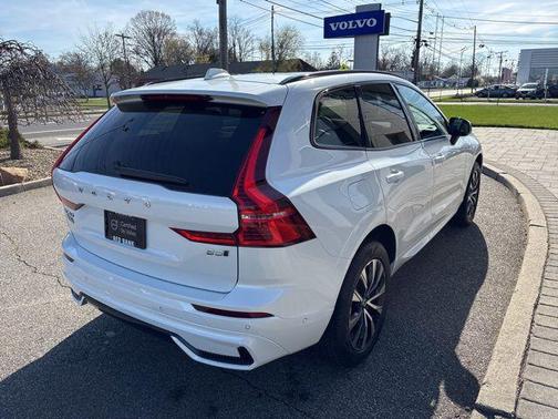 2025 Volvo XC60 B5 Plus