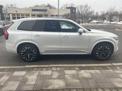 2025 Volvo XC90 B6 Plus 7-Seater