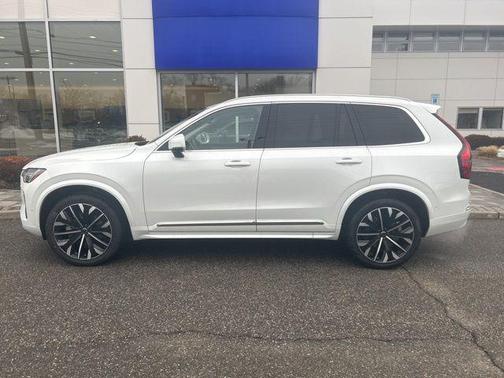 2025 Volvo XC90 B6 Plus 7-Seater