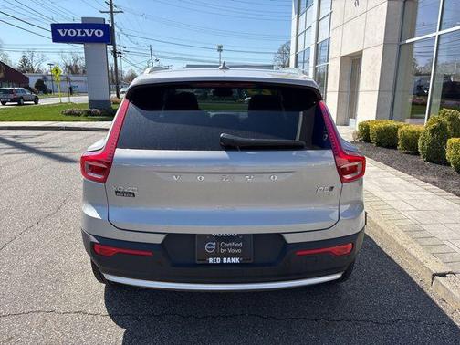 Silver Dawn Metallic 2025 Volvo XC40 B5 Plus Bright Theme