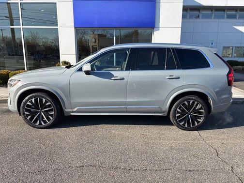 2025 Volvo XC90 B6 Plus 7-Seater