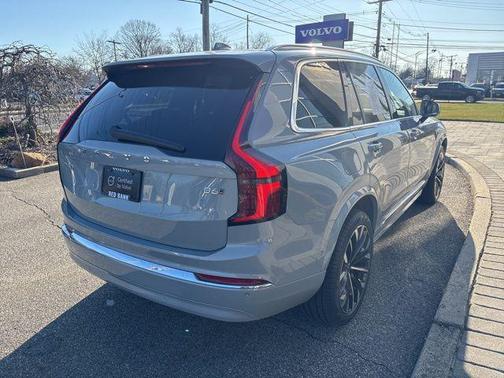 2025 Volvo XC90 B6 Plus 7-Seater