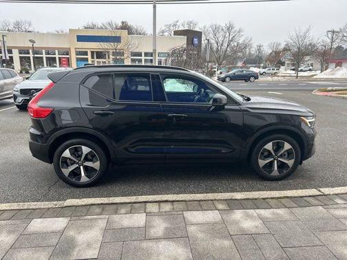 2025 Volvo XC40 B5 Plus Dark Theme