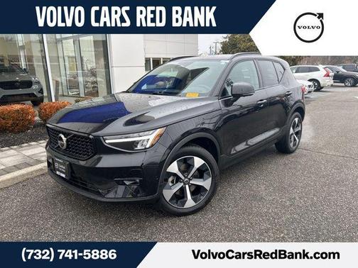 2025 Volvo XC40 B5 Plus Dark Theme