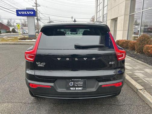 2025 Volvo XC40 B5 Plus Dark Theme