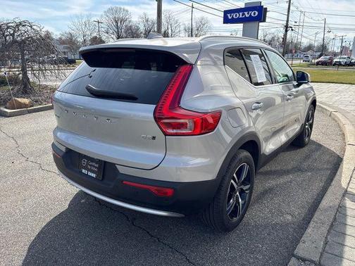 2025 Volvo XC40 B5 Core Bright Theme