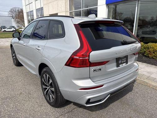 Silver Dawn Metallic 2025 Volvo XC60 B5 Plus