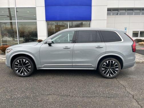 2025 Volvo XC90 B6 Plus 7-Seater