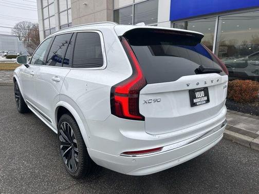 2025 Volvo XC90 B5 Plus 7-Seater