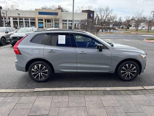 2025 Volvo XC60 B5 Plus