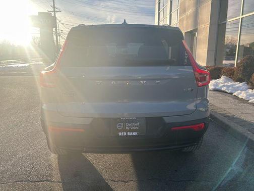 2025 Volvo XC40 B5 Plus Dark Theme