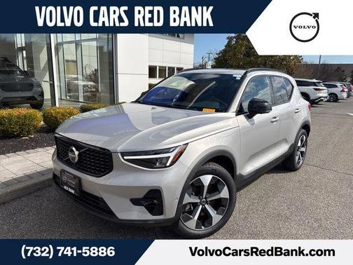 2025 Volvo XC40 B5 Plus Dark Theme
