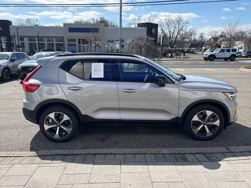 2025 Volvo XC40 B5 Plus Dark Theme