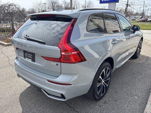 2025 Volvo XC60 B5 Plus