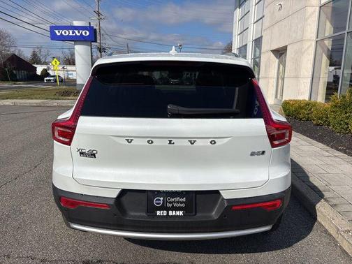 2025 Volvo XC40 B5 Plus Bright Theme