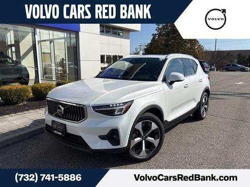 2025 Volvo XC40 B5 Plus Bright Theme