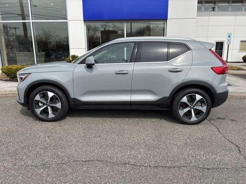 Vapour Grey Metallic 2025 Volvo XC40 B5 Plus Bright Theme