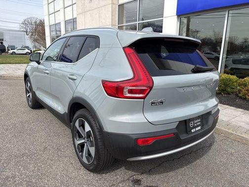 Vapour Grey Metallic 2025 Volvo XC40 B5 Plus Bright Theme