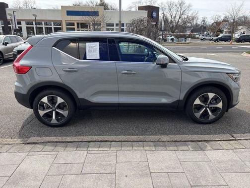 Vapour Grey Metallic 2025 Volvo XC40 B5 Plus Bright Theme