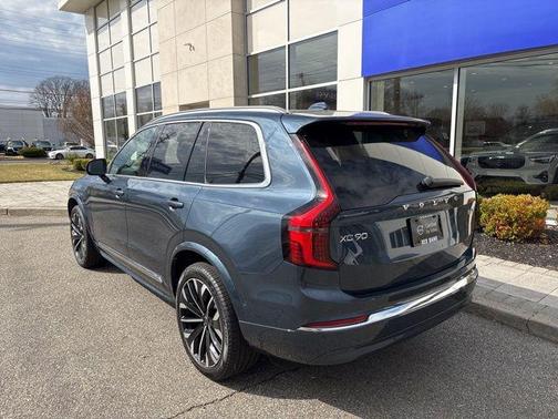 2025 Volvo XC90 B6 Plus 7-Seater