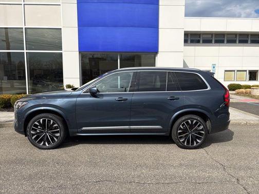2025 Volvo XC90 B6 Plus 7-Seater