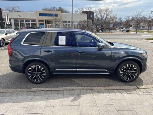 2025 Volvo XC90 B6 Plus 7-Seater