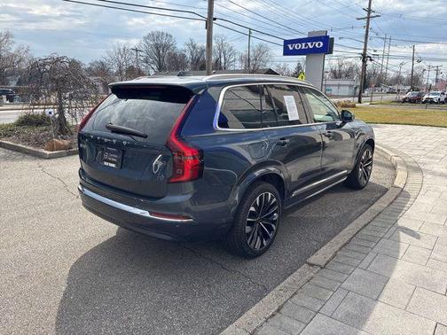 2025 Volvo XC90 B6 Plus 7-Seater