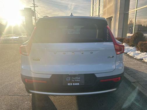 2025 Volvo XC40 B5 Plus Bright Theme