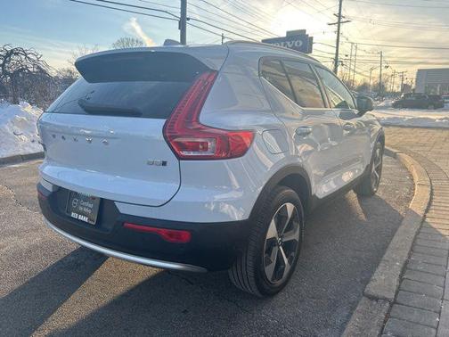 2025 Volvo XC40 B5 Plus Bright Theme