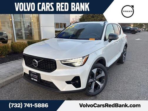 2025 Volvo XC40 B5 Plus Dark Theme