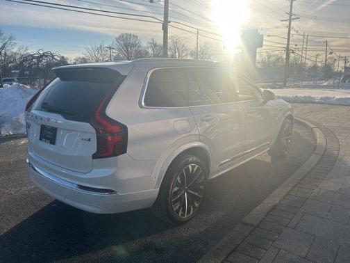 2025 Volvo XC90 B6 Plus 7-Seater