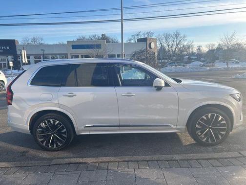 2025 Volvo XC90 B6 Plus 7-Seater