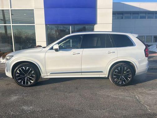 2025 Volvo XC90 B6 Plus 7-Seater